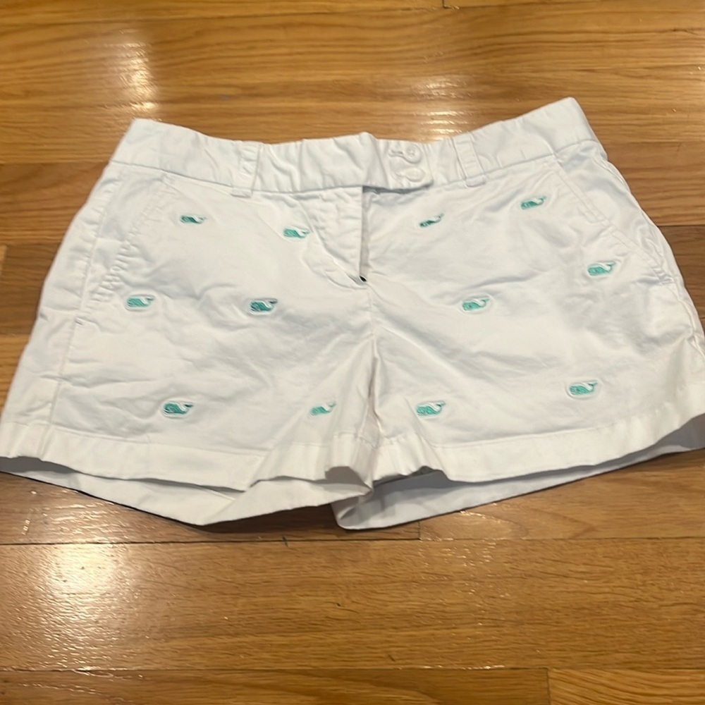 Vineyard vine women’s white / Aqua whale shorts size O.